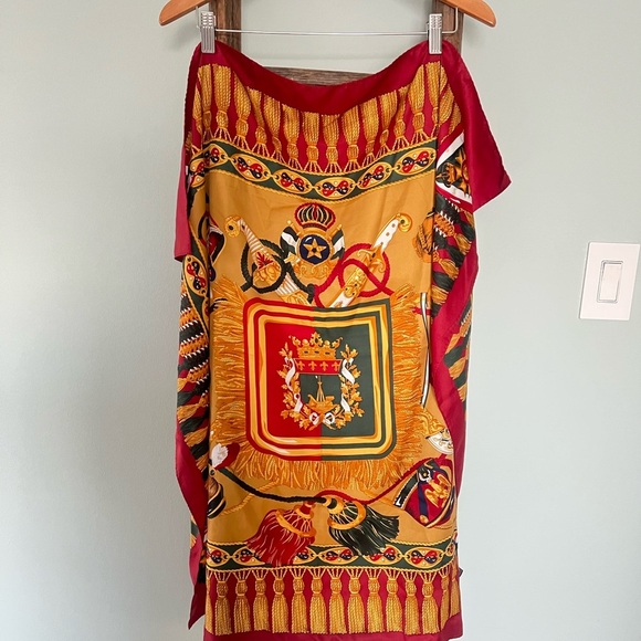 Scarf Square Tassels Medallion Print Burgundy Gold - Picture 3 of 5